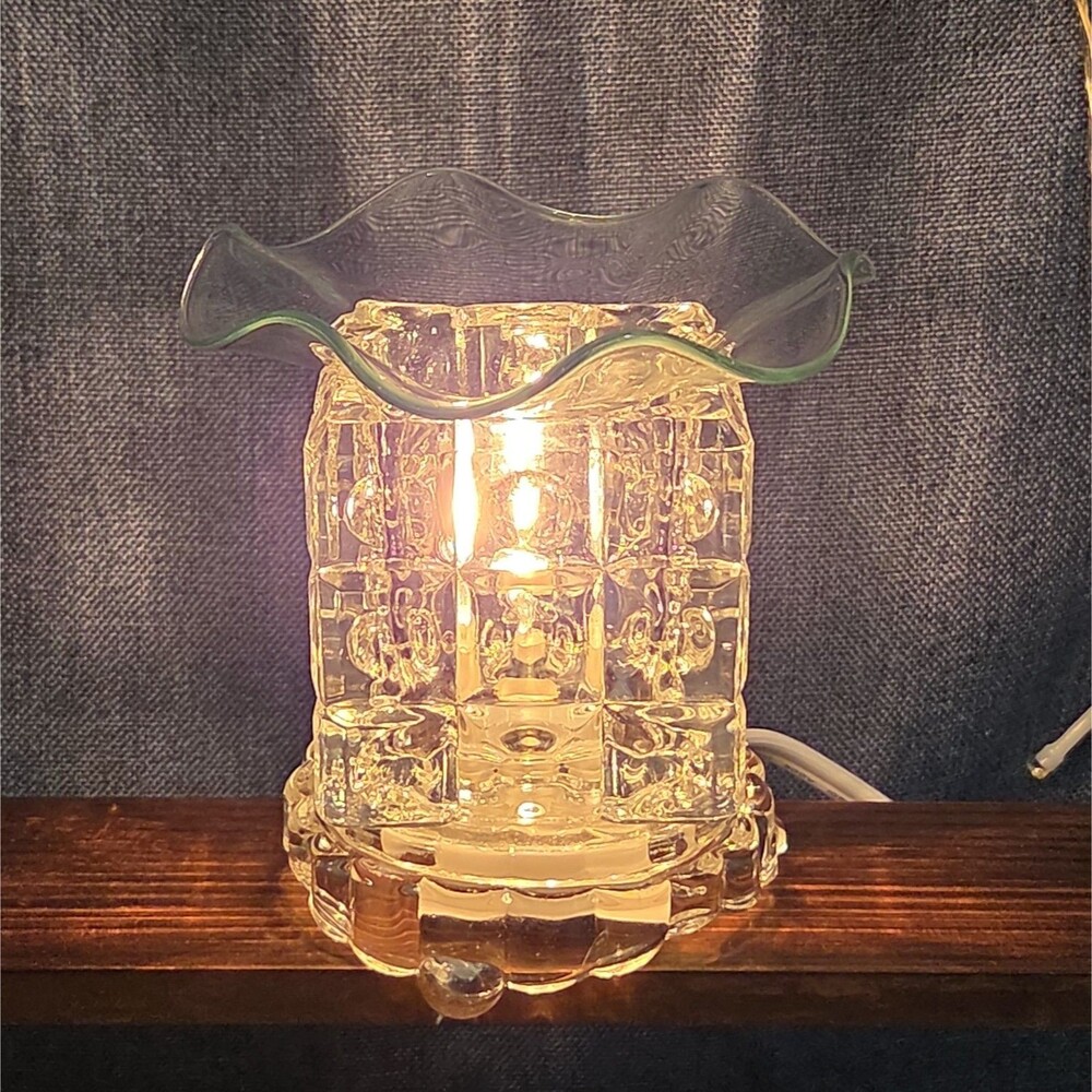 Clear Glass Electric Oil Diffuser/Wax Warmer Lamp with Dimmer Switch - Picture 2 of 16
